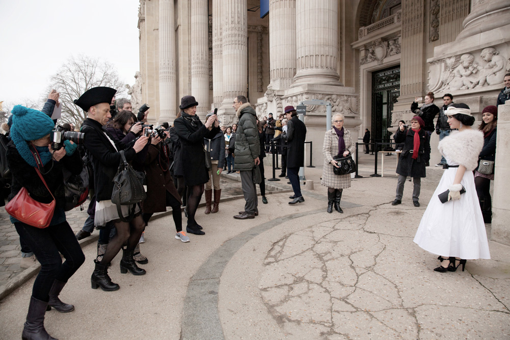 Lý Nhã Kỳ sánh đôi cùng Teayang và G - Dragon tại Paris