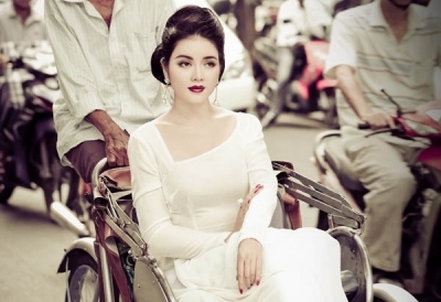 Ly Nha Ky’s elegant beauty with “Ao dai of Ms Ky”