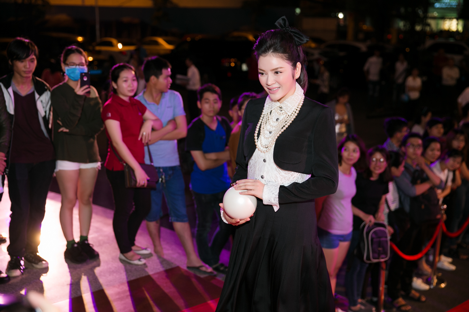 “Princess of Asia” Ly Nha Ky stirred up the crowd on red carpet