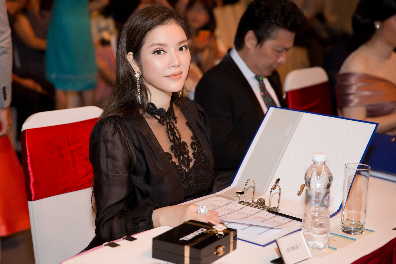 Ly Nha Ky appeared all powerful and sexy on the judging panel of Miss Grand 2017